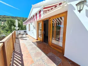 Apartamento rural con vistas a la montaña y piscina compartida - Image 3