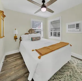 2BR Bungalow • Walk Downtown SH Free WIFI - Image 3