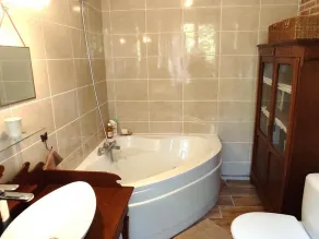 Charming 4-Bed Home with Garden, Wi-Fi, and Modern Amenities in Picardy - Image 4