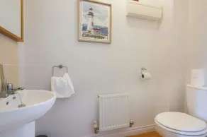 Broughton House • Close to Shops • Free Parking • Garden • Fast WIFi • Smart TV • Yoko Property - Image 5