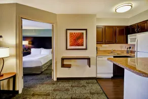 Free Breakfast Pool & Hot Tub. Near East Towne Mall! - Image 2