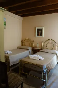 villa panoramique avec piscine privée et bain à remous, pelouse verte -wifi - Image 2