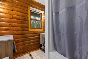 MUST SEE! 4.5 acre, 5 cabins, sleeps up to 20! - Image 3