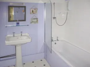 4 bedroom accommodation in Bude - Image 2
