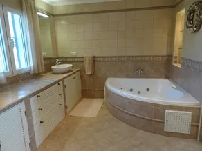 Luxusvilla auf privatem Grundstück mit herrlichem Meerblick - Image 3