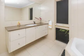 Stylish Retreat Family House 5BRM Wheelers Hill - Image 3
