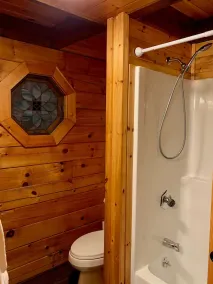 LOGGHAVN med INNEHET badtunna, & spelrum - Husdjur välkomna - Image 3