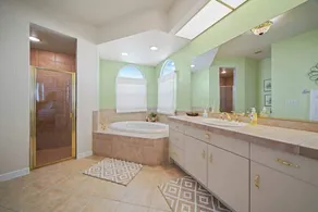 Waterfront home Wcourtyard pool - Image 4