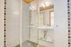 Smukt renoveret penthouse-lejlighed - Image 2
