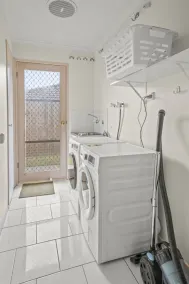 StayAU 3BRM Family Home Netflix Pet-Friendly - Image 2