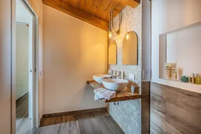 Newly refurbished two bedroom apartment for up to 6 guests near Sorrento - Image 4