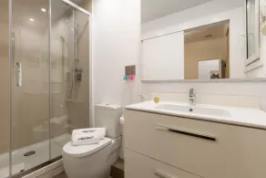 Près de la zone commerciale de Barcelone, idéal pour les familles ! - Image 3