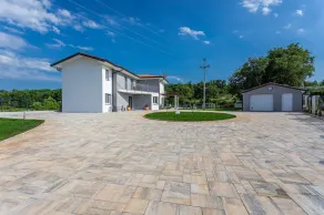 Villa Jelena | 4-Sterne-Villa mit beheiztem Pool, Privatsphäre & Grillhaus - Image 5