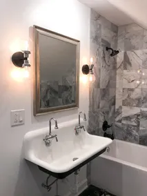 Bright Moderne Designer Maple Street Beach House - Image 3