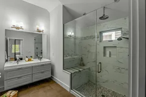 Updated and dog-friendly, close to seasonal activities with yard, & washer/dryer - Image 2