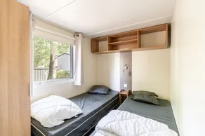 Mobile Home for 6 Guests with Shared Pool and Private Terrace - Image 4