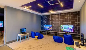 2 Bedroom Beachfront Condo on 5 Diamond Resort - Image 4
