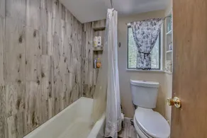 4 chambres, 2 salles de bain chalet rustique en plein coeur de Split Rock. - Image 4