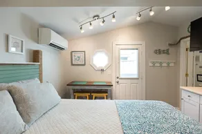 Nautical-themed Studio less than a block to sea, sun and fun! - Image 5