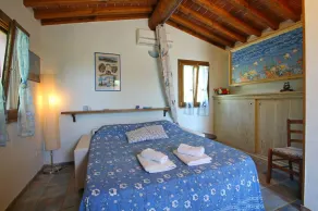 Cottage surrounded by nature near Sea - Image 4
