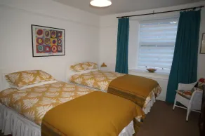 Bright, cosy lower floor flat in Victorian listed villa - Image 3