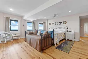 Soundfront Dog Friendly w/ Hot Tub, Private Boat Slip, Easy Windsports Access - Image 4