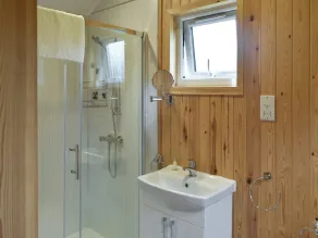 Shepherds Hut 2 At Laddingford - Uk32534 - Image 2