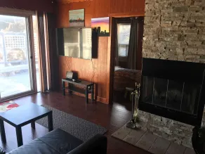 Lake view cottage with indoor / outdoor fireplace, hot tub and sauna - Image 3
