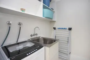 Renovated 3 bed Unit with Views - Image 2