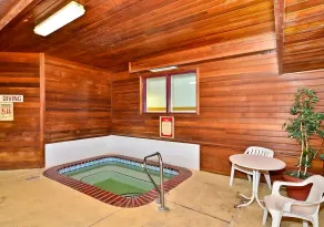 Comfort and Convenience! Pet-friendly, Free Parking and Breakfast, Indoor Pool - Image 2