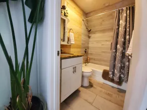 Updated  farm style Apt.  w/ loft minutes from Airport and Seattle - Image 3