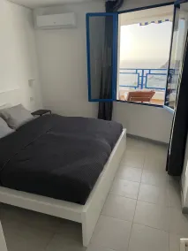 Sunny Seaview Modern apt - pool and beach access - Image 3