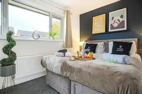 ⭐️Central MK House with Garden, Parking & Smart TV⭐️ - Image 5