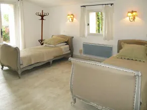 Belle maison de vacances privée avec piscine privée, TV, terrasse et animaux admis - Image 5