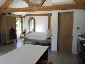 Luxury cottage sleeps 2 close to South Downs National park , coast and Goodwood - Image 5