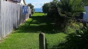 Quiet beachside getaway on foreshore - Image 5