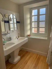 Magnificent, fully renovated town house - Image 3
