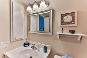 Beautiful 2 Bed 2 Bath Condo. Pool, Golf - Image 3