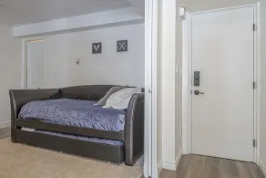Bright 1 Bedroom Plus Private Den - modern suite with BBQ, pet friendly!  - Image 4