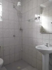 Casa Espaçosa com 2 Dormitório, Mobiliada, Cozinha Completa a 700 mts da Praia - Image 5