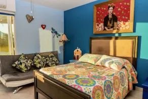 Charming Colorful Beautiful Home with Private Pool close to beaches! - Image 4