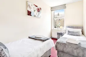 Close to City Centre with free parking! - Image 5