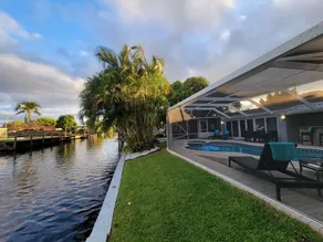 Waterfront Paradise/ hot tub ~ outdoor bar & grill ~ miniature golf ~ playground - Image 4
