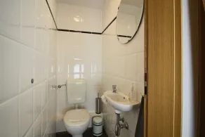 Quiet and central location for 1-4 people - Image 4