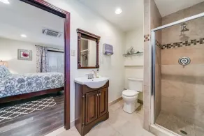 Under the Oaks, a charming, romantic retreat with hot tub and sauna - Image 3