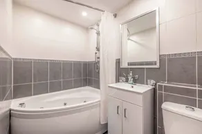 Windsor Town Centre Sleeps 6 - Image 3