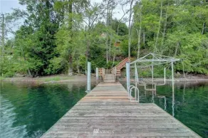 Lakehouse Getaway For Fun In The Sun - Image 3