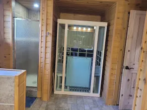Family Oriented waterfront Log Cabin with hot tub - Image 2