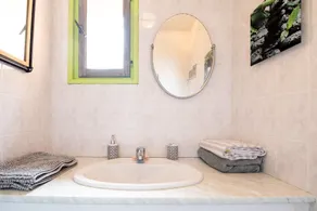 Appartement 'Studio avec Jardin à Bagneres' avec vue sur les montagnes, terrasse privée et Wi-Fi - Image 3