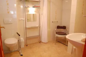 Ground-floor holiday apartment, suitable for people with limited mobility - Image 2